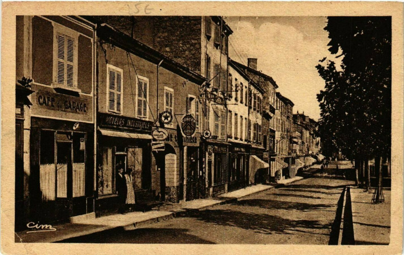 Carte postale ancienne Chauffailles - Rue Centrale à Chauffailles