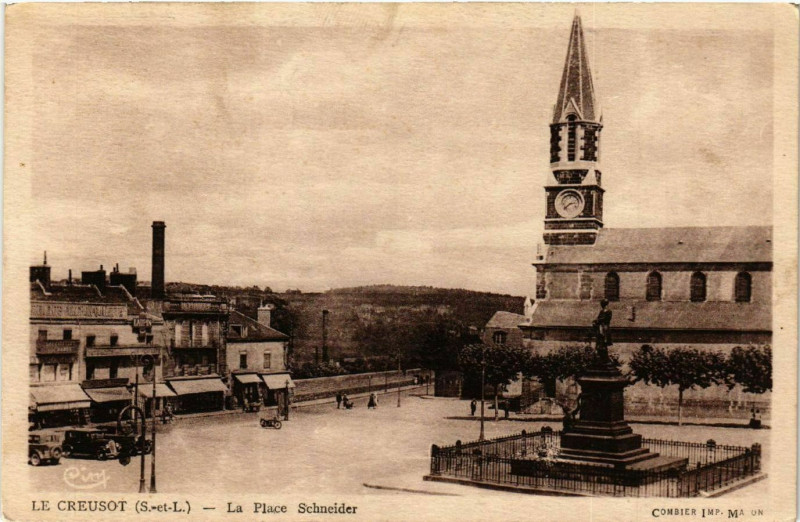 Carte postale ancienne Le Creusot - La Place Schneider au Creusot