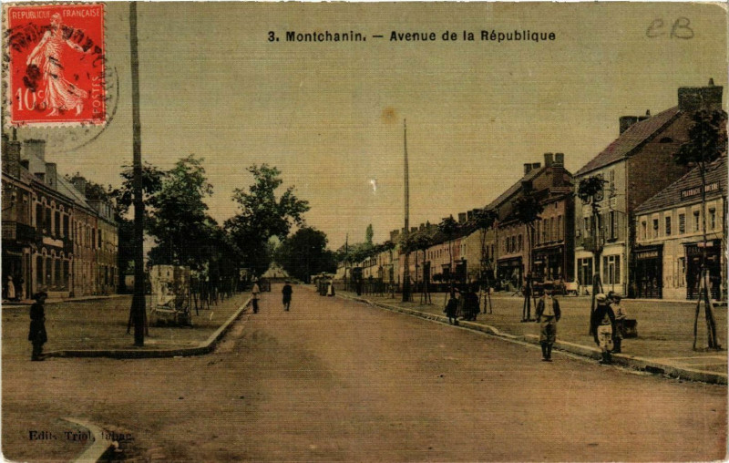 Carte postale ancienne Montchain - Avenue de la Republique à Mont