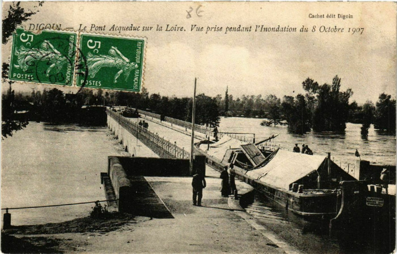 Carte postale ancienne Digoin - Le Pont Acqueduc sur la Loire à Digoin