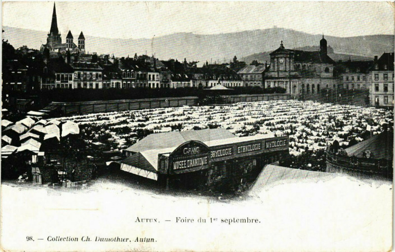 Carte postale ancienne Autun - Foire du 1er Septembre à Autun