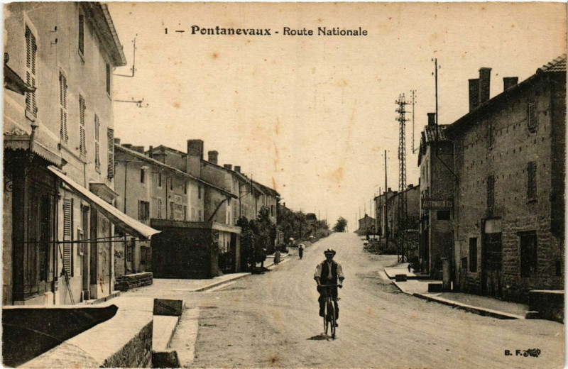 Carte postale ancienne Pontanevaux - Route Nationale