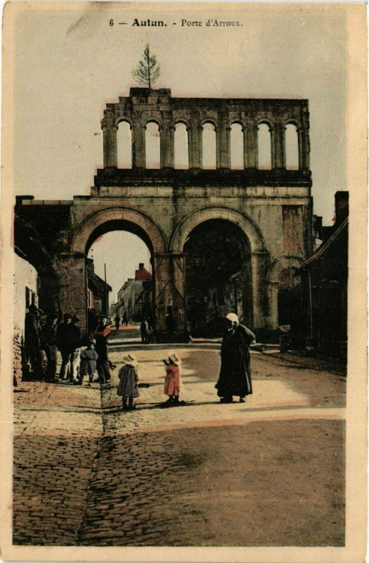 Carte postale ancienne Autun - Porte d'Arroux à Autun