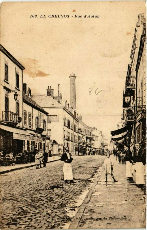 Carte postale ancienne Le Creusot - Rue d'Autun au Creusot