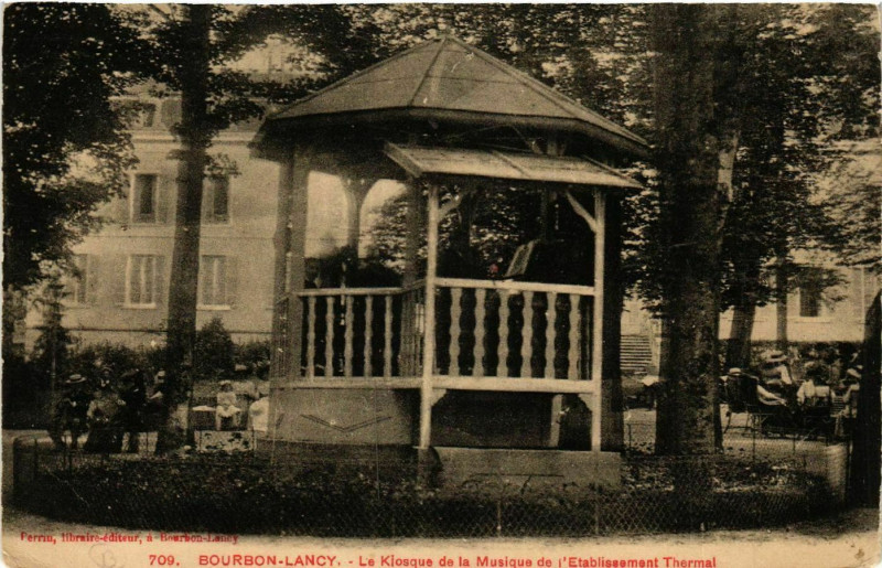 Carte postale ancienne Bourbon-Lancy - Le Kiosque de la Musique à Bourbon-Lancy