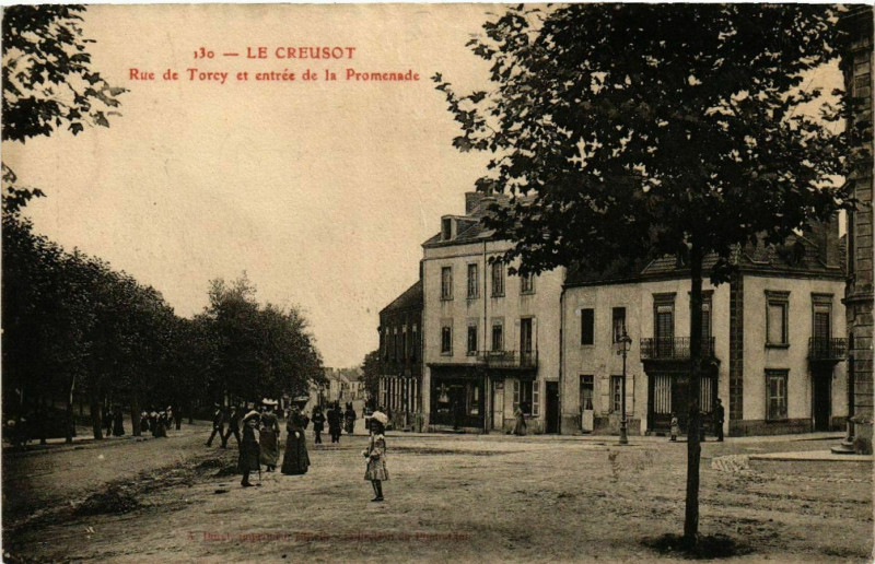 Carte postale ancienne Le Creusot - Rue de Torcy et entrée de la Promenade au Creusot