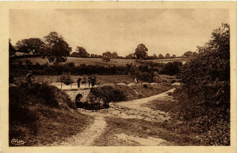 Carte postale ancienne Anost - Le Pont de Bussy à Anost