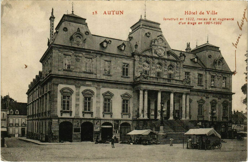 Carte postale ancienne Autun - Hotel de Ville à Autun