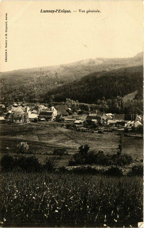 Carte postale ancienne Lucenay-l'Eveque - Vue générale à Lucenay-l'Évêque