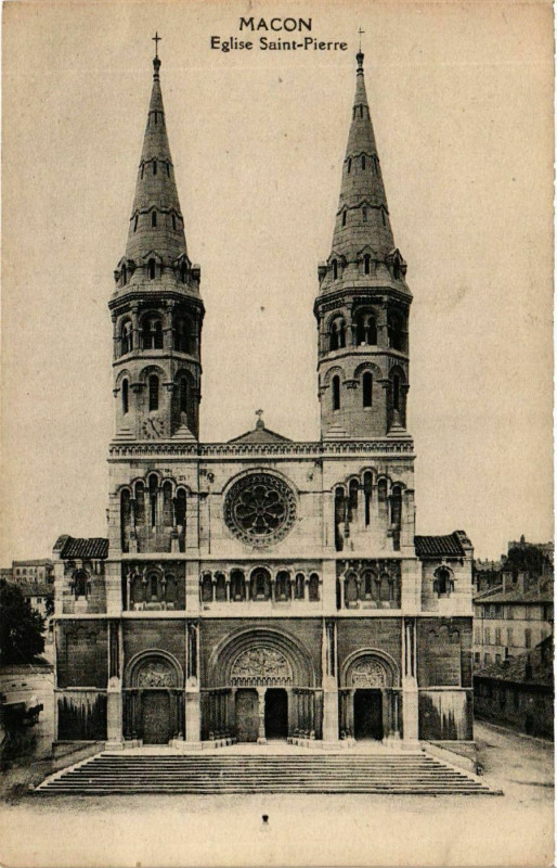 Carte postale ancienne Macon - Eglise Saint-Pierre à Mâcon