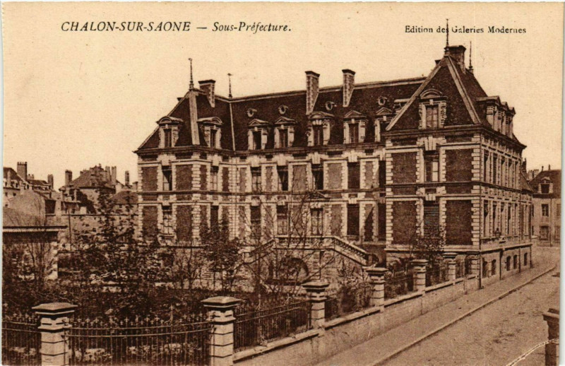 Carte postale ancienne Chalon-sur-Saone - Sous-Prefecture à Chalon-sur-Saône