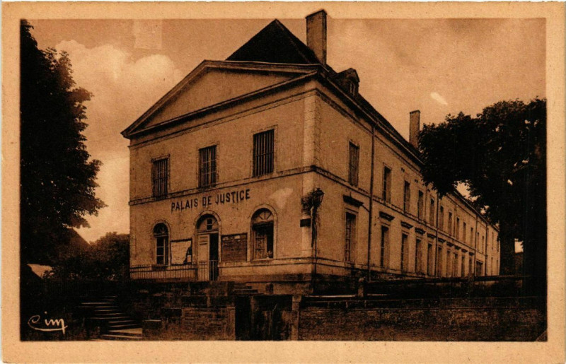 Carte postale ancienne Charolles - Palais de Justice à Charolles