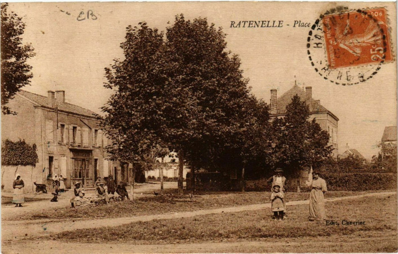 Carte postale ancienne Ratenelle - Place à Ratenelle