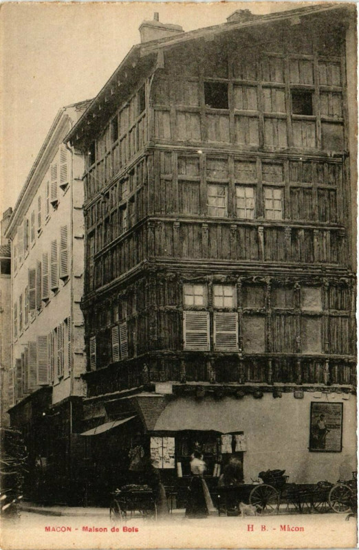 Carte postale ancienne Macon - Maison de Bois à Mâcon