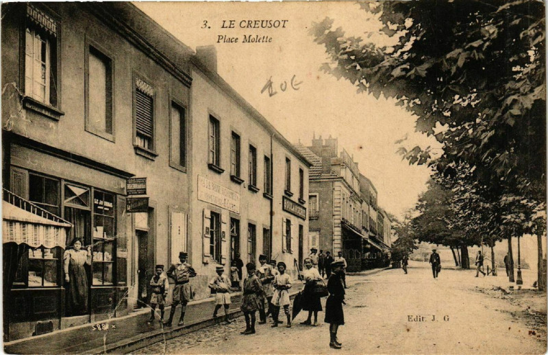 Carte postale ancienne Le Creusot - Place Molette au Creusot