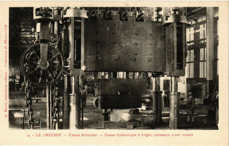 Carte postale ancienne Le Creusot -Usines Schneider -Presse hydraulique á forger,puissance au Creusot