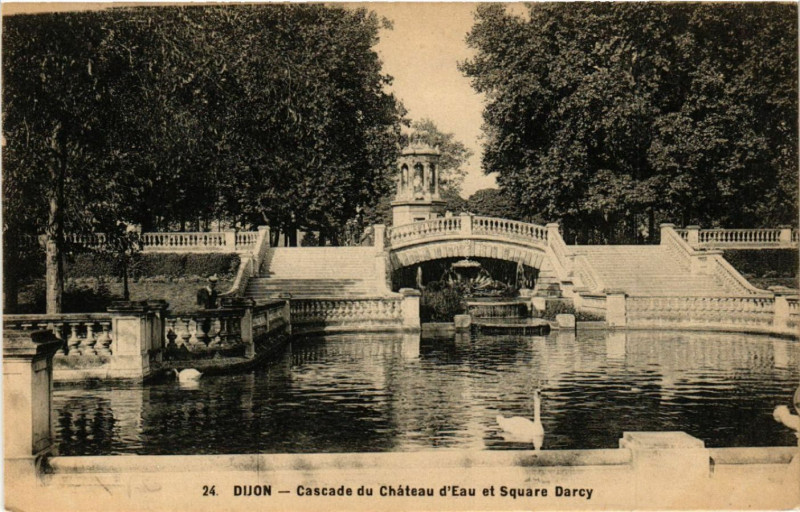 Carte postale ancienne Dijon - Cascade du Chateau d'Eau et Square Darcy à Dijon