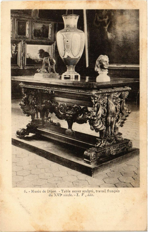 Carte postale ancienne Dijon - Musée de Dijon - Table Noyer Sculpté - Travail Francais à Dijon
