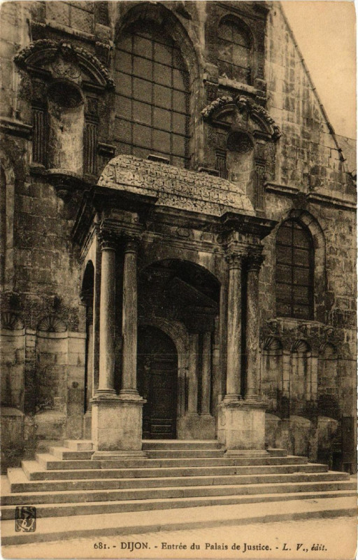 Carte postale ancienne Dijon - Entrée du Palais de Justice à Dijon