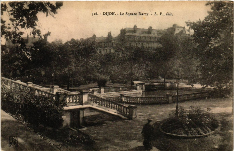 Carte postale ancienne Dijon - Le Square Darcy à Dijon