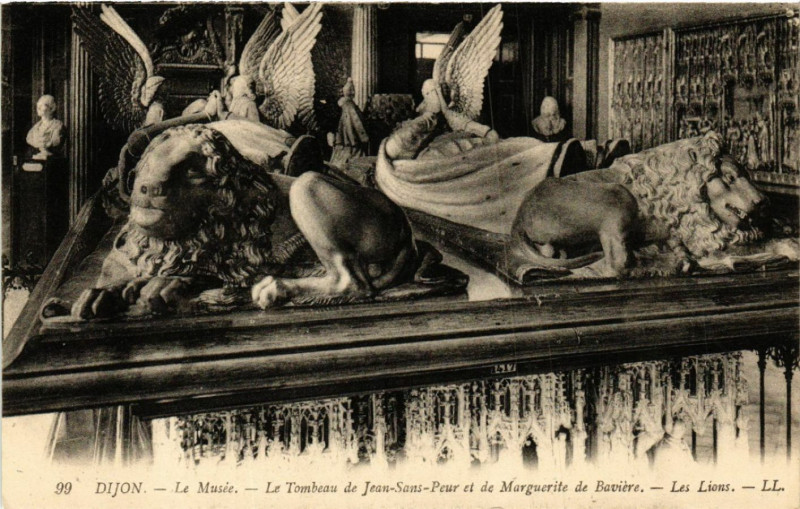 Carte postale ancienne Dijon - Le Musée - Le Tombeau de Jean-Sans-Peur à Dijon
