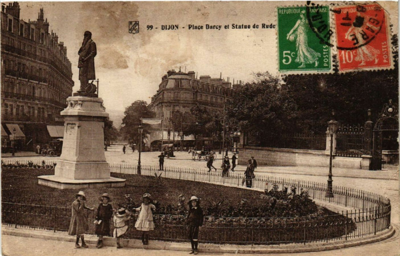 Carte postale ancienne Dijon - Place Darcy et Statue de Rude à Dijon