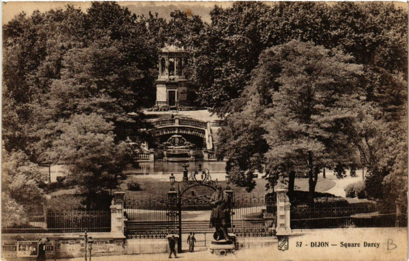 Carte postale ancienne Dijon - Square Darcy à Dijon