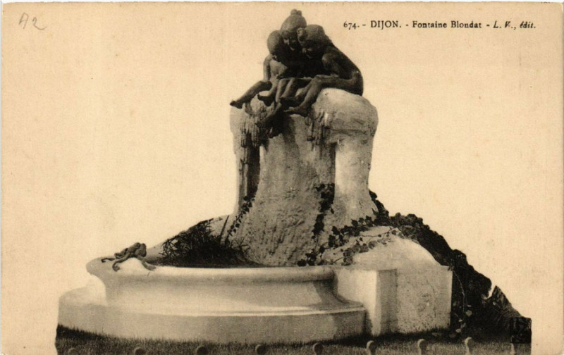 Carte postale ancienne Dijon - Fontaine Blondat à Dijon