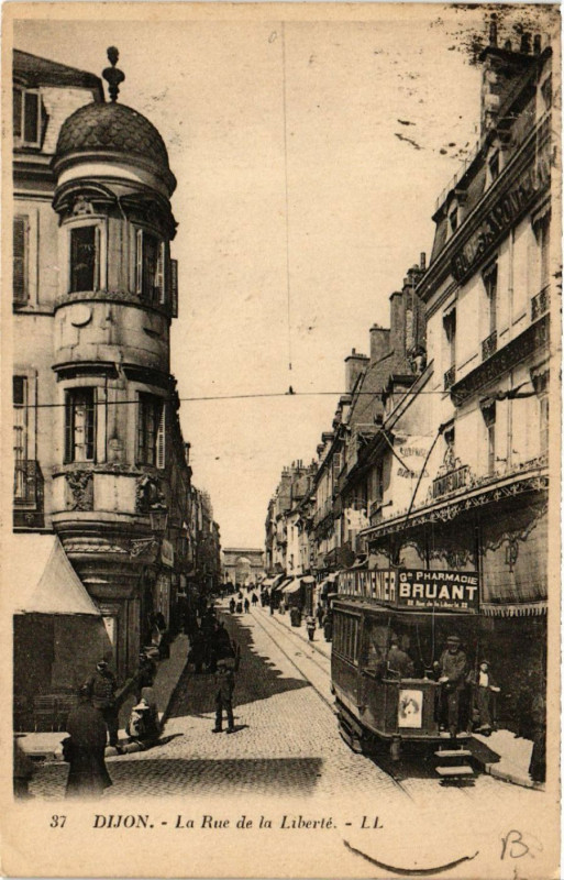 Carte postale ancienne Dijon - La Rue de la Liberté à Dijon