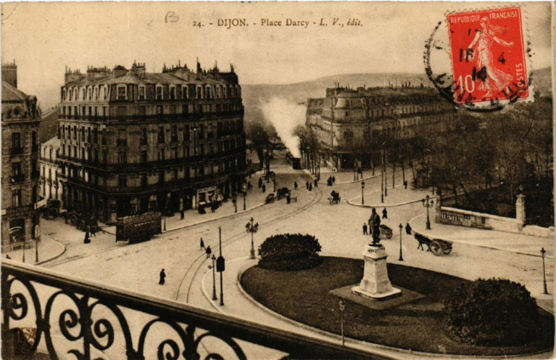 Carte postale ancienne Dijon - Place Darcy à Dijon
