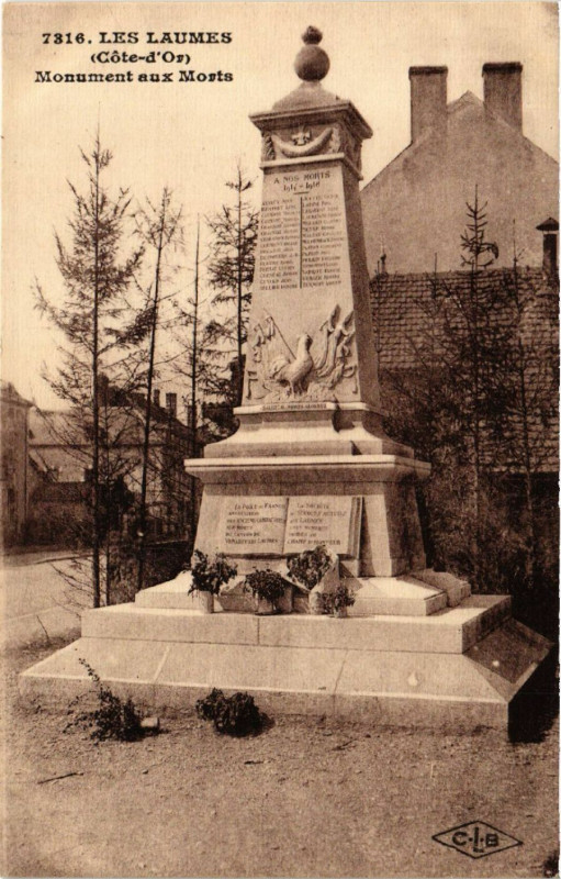 Carte postale ancienne Les Laumes - Monument aux Morts