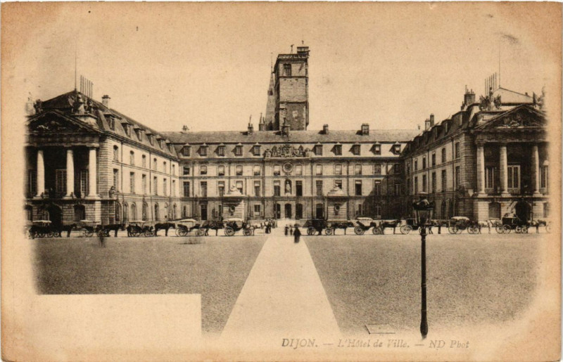 Carte postale ancienne Dijon - L'Hotel de Ville à Dijon