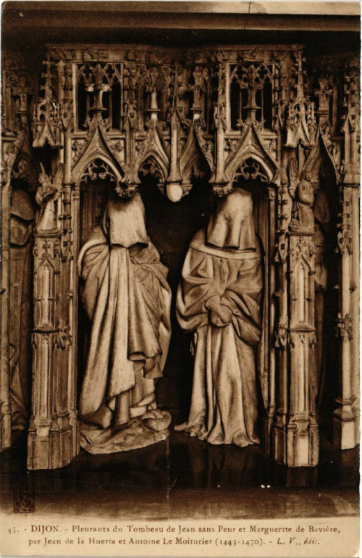 Carte postale ancienne Dijon - Pleurants du Tombeau de Jean sans Peur et Marguerite à Dijon