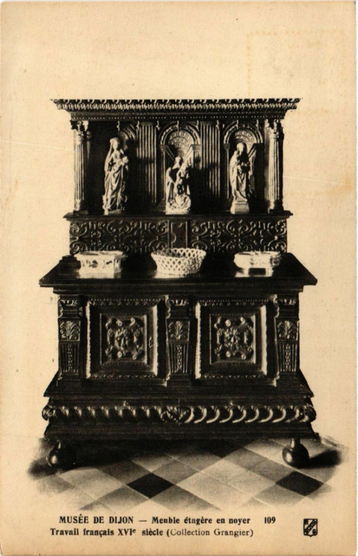 Carte postale ancienne Dijon - Musér de Dijon - Meuble etagere en noyer à Dijon