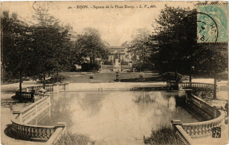 Carte postale ancienne Dijon - Square de la Place Darcy à Dijon