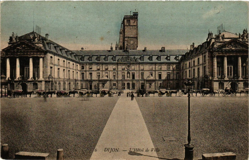 Carte postale ancienne Dijon - L'Hotel de Ville à Dijon