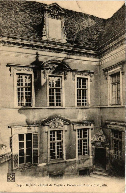 Carte postale ancienne Dijon - Hotel de Vogüé - Facade sur Cour à Dijon