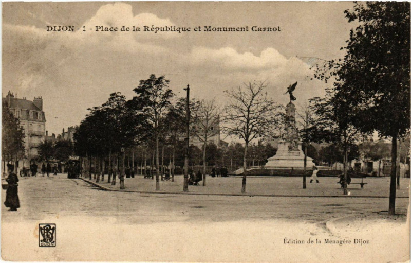 Carte postale ancienne Dijon - Place de la Rebublique et Monument Carnot à Dijon