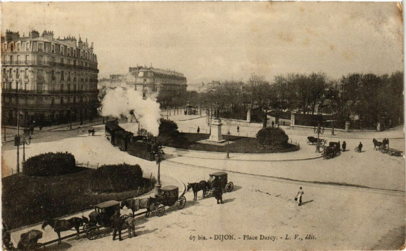 Carte postale ancienne Dijon - Place Darcy à Dijon