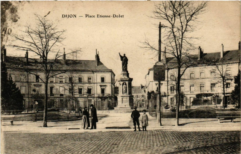 Carte postale ancienne Dijon - Place Etienne-Dolet à Dijon
