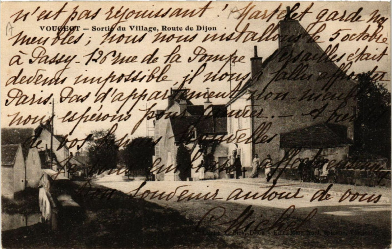 Carte postale ancienne Vougeot - Sortie du Village - Route de Dijon à Vougeot