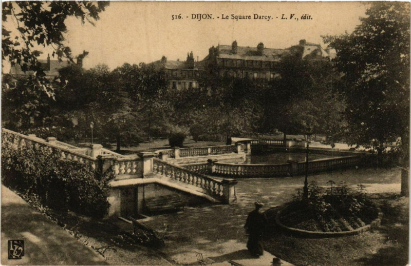 Carte postale ancienne Dijon - Le Square Darcy à Dijon
