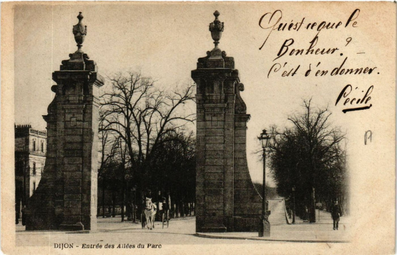Carte postale ancienne Dijon - Entrée des Allées du Parc à Dijon