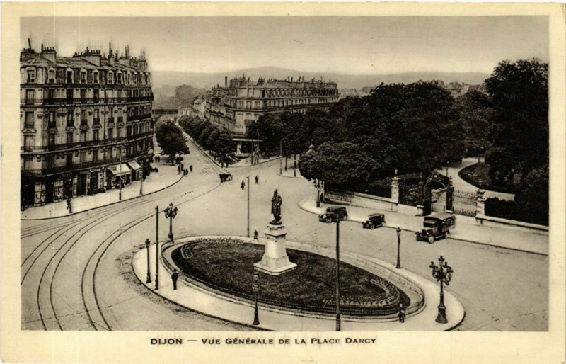 Carte postale ancienne Dijon - Vue générale de la Place Darcy à Dijon