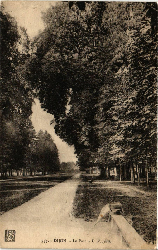 Carte postale ancienne Dijon - Le Parc à Dijon