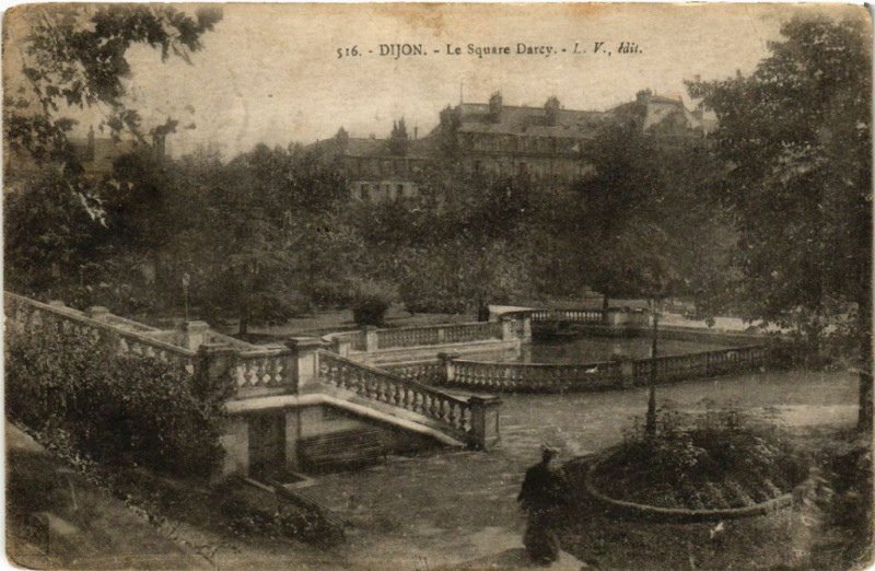 Carte postale ancienne Dijon - Le Square Darcy à Dijon
