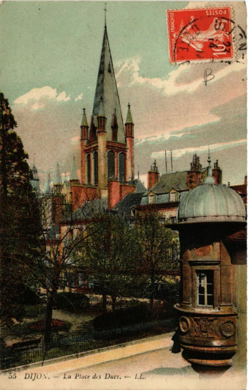 Carte postale ancienne Dijon - La Place des Ducs à Dijon