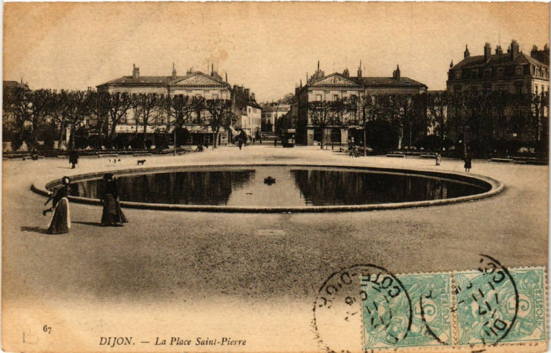 Carte postale ancienne Dijon - La Place Saint-Pierre à Dijon