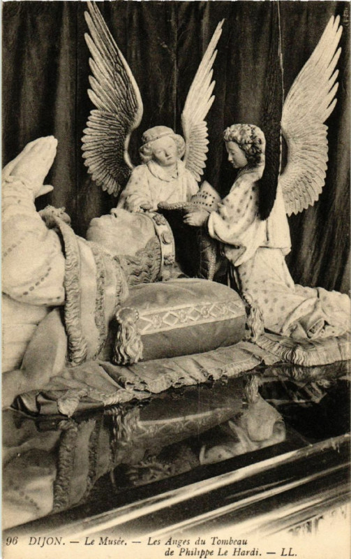 Carte postale ancienne Dijon - Le Musée - Les Anges du Tombeau de Philippe Le Hardi à Dijon