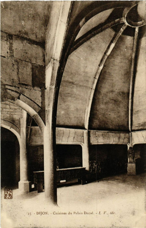 Carte postale ancienne Dijon - Cuisines du Palais Ducal à Dijon